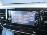 日産純正の地デジ対応ナビゲーションが装着されてます。