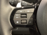 ステアリングにオーディオ操作スイッチが付いています。オーディオ画面に直接タッチしなくても操作が出来ますので、運転に集中できます。