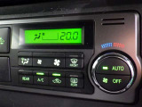 【オートエアコン】お好みの温度に設定して頂くと、車内の温度を自動調整♪快適にクルマの中を過ごして頂けます。