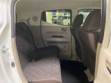 後部座席も広々としています!