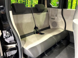 後部座席も気になるようなキズ・汚れやへたり等、大きなダメージはなく、良好な状態です。
