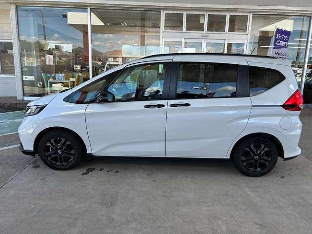 ホンダ フリード+ 1.5 ハイブリッド クロスター ブラックスタイル の