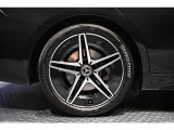 メルセデスの認定中古車「サーティファイドカー」では、万一お車が故障した場合も、ご購入後1年間もしくは2年間※は走行距離にかかわらずメルセデス・ベンツ正規サービスネットワークで無料修理いたします