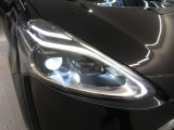 LEDヘッドランプ。消費電力も少なく寿命も長いのがLEDの特徴。HIDのような点灯のタイムラグもなくパッと明るくなるのも特徴です。
