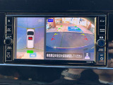 【インテリジェントアラウンドビューモニター】上から見下ろしているかのような映像でクルマの周囲を確認することができます。さらに周囲に動くものがある場合には、表示とブザーで注意を促してくれので安心です。