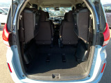さらに後部座席を左右にかければ広く多くの荷物を乗せることができます♪
