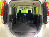 普段のお買い物や通勤、送迎等に十分な荷室スペースを確保しております。セカンドシートを倒すと、大きな荷物の積載も可能です♪