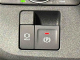 指先だけで簡単に操作が可能な電動パーキングブレーキを採用。「HOLD」スイッチを押すと、渋滞や信号待ちなどでブレーキペダルから足を離しても、ブレーキを保持するので安心です