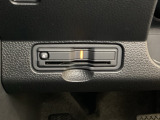 ハンドルの左下にETCがついています。高速道路の料金所の通過も楽々です。 カードの取り出しもしやすい場所についています。
