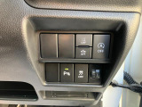 各機能の切り替えボタンは運転席前方の手の届きやすい場所に配置してあります。