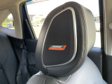 フロント席ヘッドレストにBOSEスピーカーで素敵な音楽が楽しめます