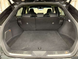 広々としたラゲージスペースを備えています。シートを倒すことで大きなものや長さのある荷物もしっかりと積み込めます。
