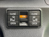 【両側パワースライドドア】スマートキーや運転席のスイッチで後席両側スライドドアの開閉が可能♪電動だから力を入れてドアを開ける必要が無く、小さなお子様でも簡単に開け閉めでき快適です♪