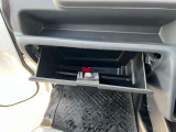 グローブボックスです!車内の収納力もある車です!