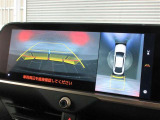 バックモニターで、駐車時に見えにくい後方をしっかり確認できます。