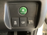 ハンドルの右側には安全装備の、CTBA(シティブレーキアシストシステム)とVSA(ABS+TCS+横滑り抑制)の解除スイッチなどがついています。燃費に役立つECONボタンもここです。