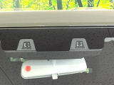 【スズキセーフティサポート】走行中に前方の車両等を認識し、衝突しそうな時は警報とブレーキで衝突回避と被害軽減をアシスト。より安全にドライブをお楽しみいただけます。