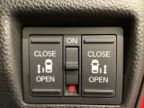リアドアは乗り降りに便利な両側電動スライドドアです。また運転席に座っていながらスイッチ操作で自在にスライドドアを開け閉めできます。