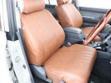 運転席にはシートカバーをインストール!シートへのダメージも軽減!