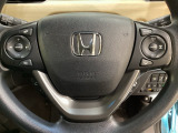 ハンドルにHondaセンシング系のクルーズコントロールやレーンキープアシストなどのスイッチと、オーディオの操作スイッチが装備されています。ハンドルから手を離さず安全に操作できます。