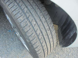 タイヤ残り溝半分くらいです。交換の際はご相談ください
