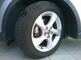 純正アルミホイールを装備しております。
