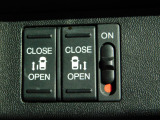 両側スライドドアは運転席でも開閉操作ができる電動仕様です!