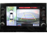 車両を上から見たような映像をナビ画面に表示するパノラミックビューモニターが付いています。