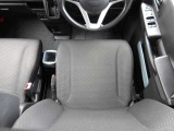 常に使うフロントシート。運転席は毎回使用する部分ですので、座り心地が重要です!ぜひ一度体感してみてください!