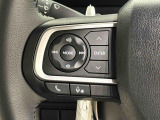 ナビゲーションやオーディオを取り付けた場合に,その操作がハンドルの手元でできるステアリングスイッチが付いてます