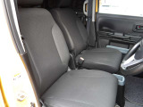 常に使うフロントシート。運転席は毎回使用する部分ですので、座り心地が重要です!ぜひ一度体感してみてください!