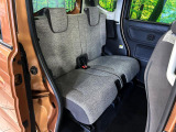 後部座席も気になるようなキズ・汚れやへたり等、大きなダメージはなく、良好な状態です。