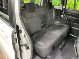 後部座席も気になるようなキズ・汚れやへたり等、大きなダメージはなく、良好な状態です。