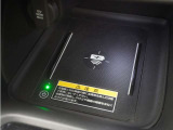 センターコンソールトレーはワイヤレス充電器(Qi(チー)規格)となっており、対応機種を置いておくだけで充電可能です。