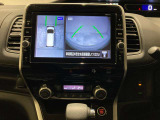 上からの視点で狭い駐車場への駐車に役立つ、アラウンドビューモニター装備。