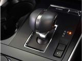 【シフトレバー】シフトもとても操作しやすいデザインになっております。運転する人の事を第一に考えた操作性の高い仕様です。