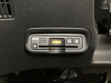 ハンドルの左下にETCがついています。高速道路の料金所の通過も楽々です!。 カードの取り出しもしやすい場所についています。