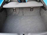 ラゲッジスペースです!リアシートを倒せばさらに広大なスペースが!