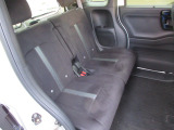 家族やご友人とBBQに行くとき、楽しさは道中の車内から始まっています!このベンチシートに座って、みんなで和気あいあい盛り上がりましょう!