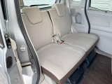 後部座席も気になるようなキズ・汚れやへたり等、大きなダメージはなく、良好な状態です。
