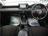 運転にかかわる様々な操作を安全に行えるように視点移動が少なく、操作性に配慮されたスイッチ類が凝縮されたコクピットです。