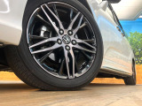 【18インチアルミホイール】外観にマッチしたアルミホイールを装着しております。各種アルミホイールや、スタッドレスタイヤも取扱いしております。是非ご相談ください♪