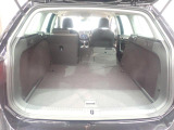 バックドアの開口部が広く、荷物の積み下ろしもしやすく、リヤシートを倒せば長さのあるお荷物も楽々!!