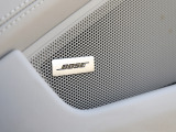 BOSEサラウンドサウンドシステムは、車内の音響特性に合わせて的確にチューニングされており、コンサートホールのようにバランスに優れた原音を忠実に再現した音響パターンを生み出します。