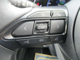 ステアリングリモコン付き。運転中のオーディオ操作が可能なので視線をナビに移したり、ハンドルから手を離さないので危険がなくなり安全です!