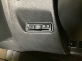 ハンドルの左下にETCがついています。高速道路の料金所の通過も楽々です!。 カードの取り出しもしやすい場所についています。