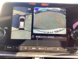 【アラウンドビューモニター】周囲を見渡せる映像で、スムースな駐車をサポートします