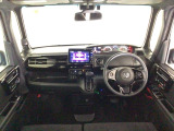【前方視界】開放的な前方視界!運転がしやすく疲れにくいです♪窓が大きく、見通しがとっても良いおクルマですよ♪