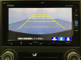 バックでの車庫入れも安心です! リアカメラが付いているバックモニター付のナビを装備しております。操作線もついており距離感も画面から確認できます。