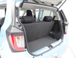 開口部が大きく荷物の積み下ろしがしやすいです。日常のお買い物には十分な容量ラゲージスペース。
